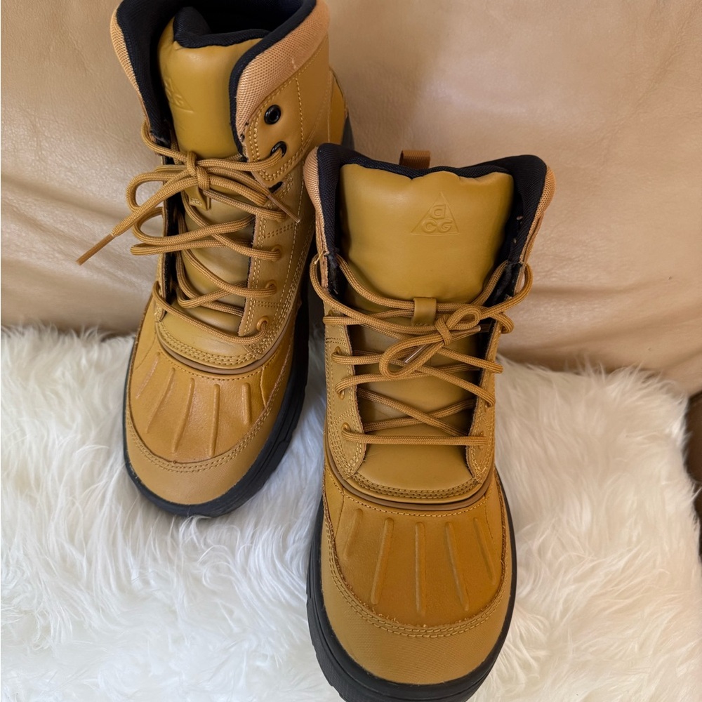 Nike ACG Kids Tan Boots